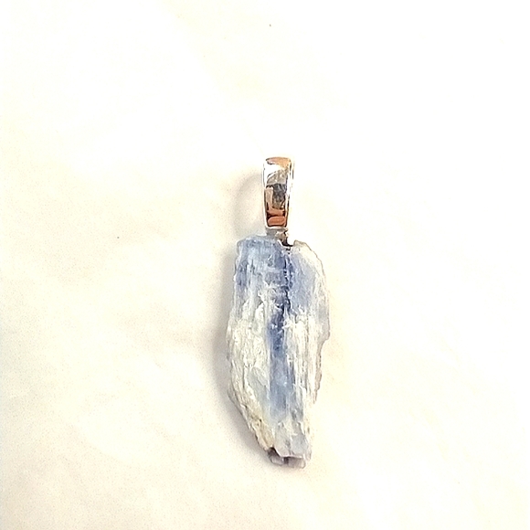 Hand crafted Kyanite small flat stone pendant blue white - Picture 2 of 4